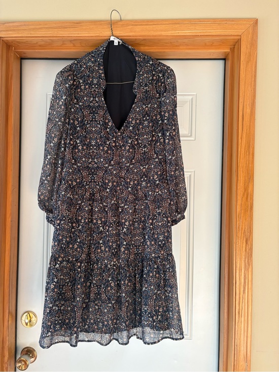 Reitmans Dresses & Skirts - Reitmans Navy Floral Long Sleeve Tiered Dress